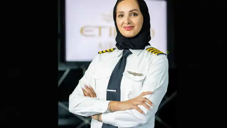 Captain Aisha Al Mansoori: The Sky-Breaker Who Became the UAE’s First Female Airline Captain and a Symbol for Future Generations
